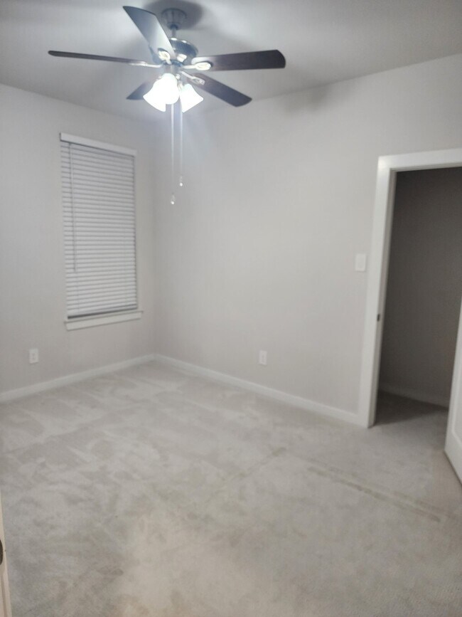 Building Photo - 126 Nightshade St