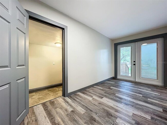 Building Photo - 210 15th St E