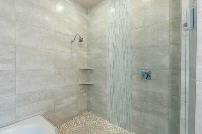 Building Photo - 1008 Peacock Blvd