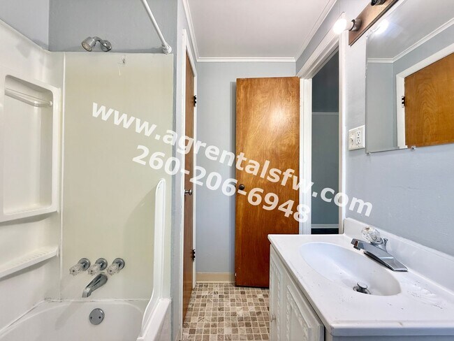 Building Photo - 325 Dalgren Ave