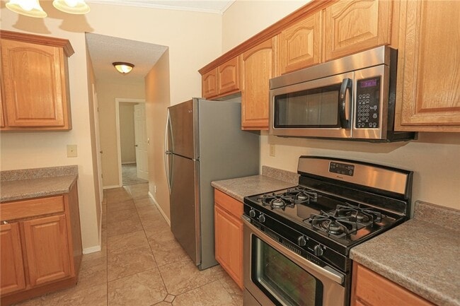 Building Photo - 39 Sheneman Dr