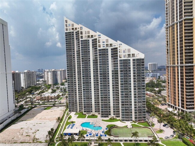 Building Photo - 17555 Collins Ave