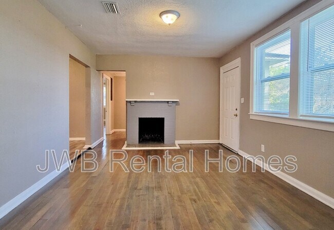 Building Photo - 5126 Astral St