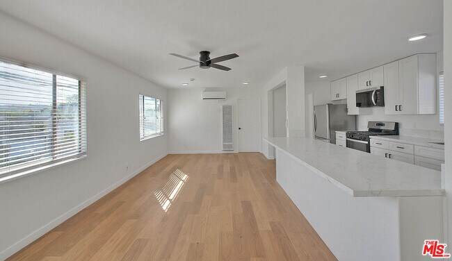 Building Photo - 3701 Coliseum St