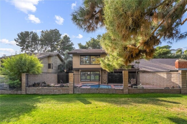 Building Photo - 968 Pinehurst Dr