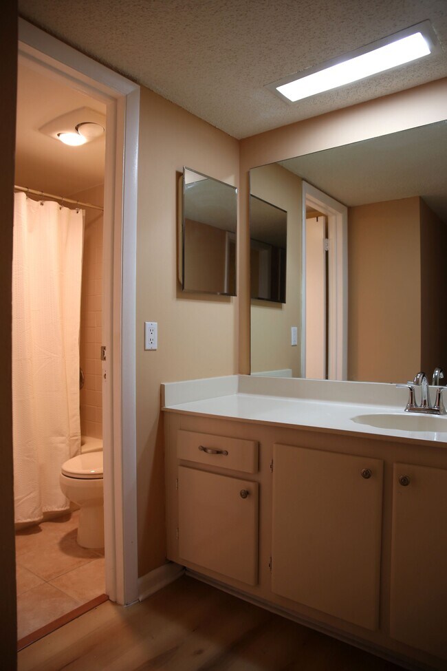 Building Photo - 2306 S Cypress Bend Dr