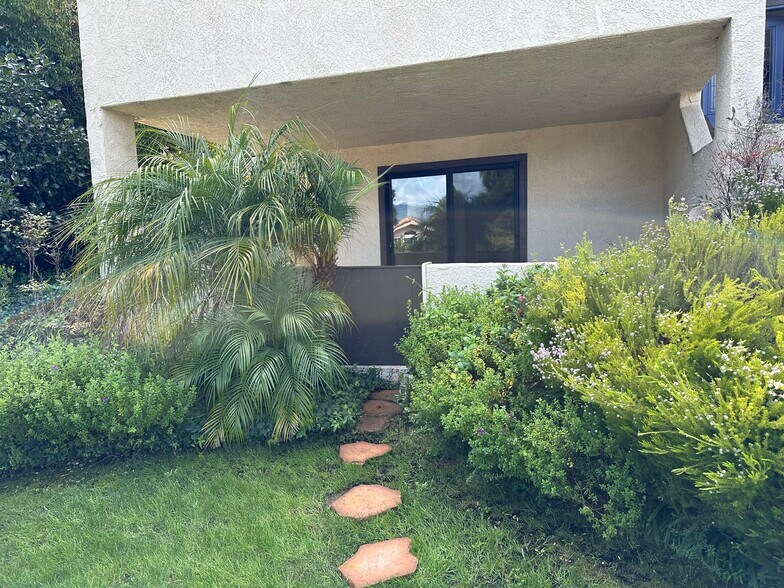 Building Photo - 815 Mirada Dr