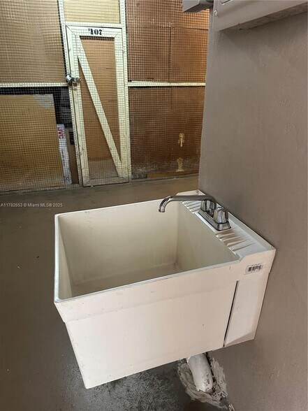 Building Photo - 8121 SW 24th Ct