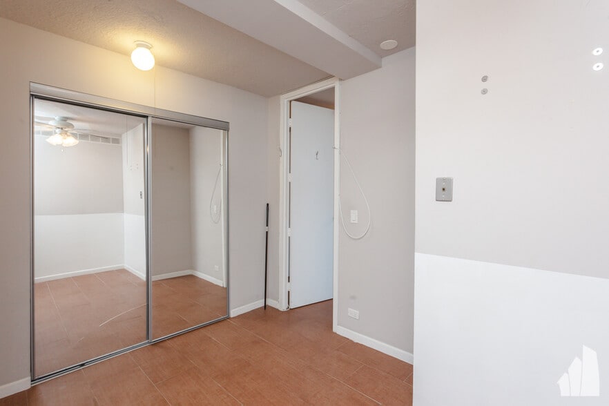 Building Photo - 2728 N Hampden Ct