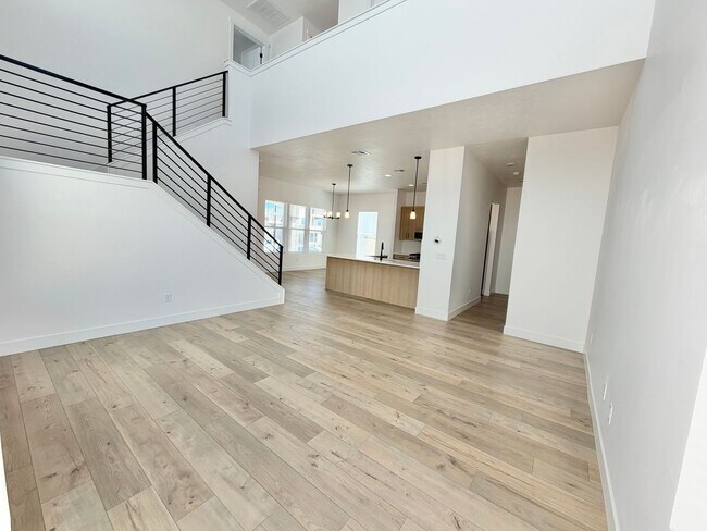 Building Photo - Desert Color 4 Bed Home!