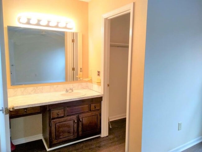 Building Photo - Cute, one story brick 3 Bedroom Brick Home