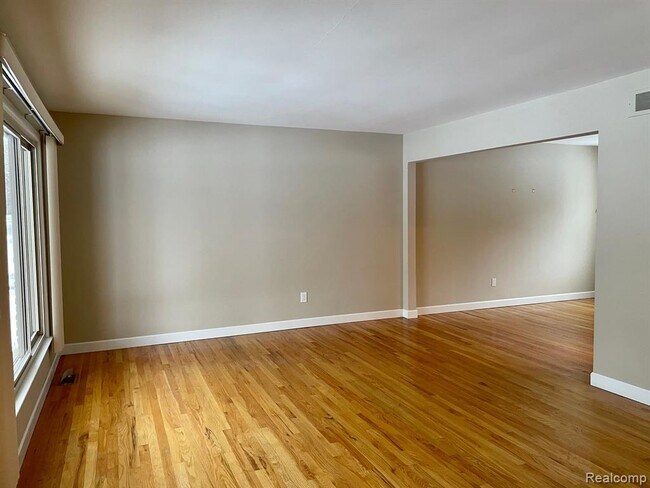 Building Photo - 4886 Hubbard