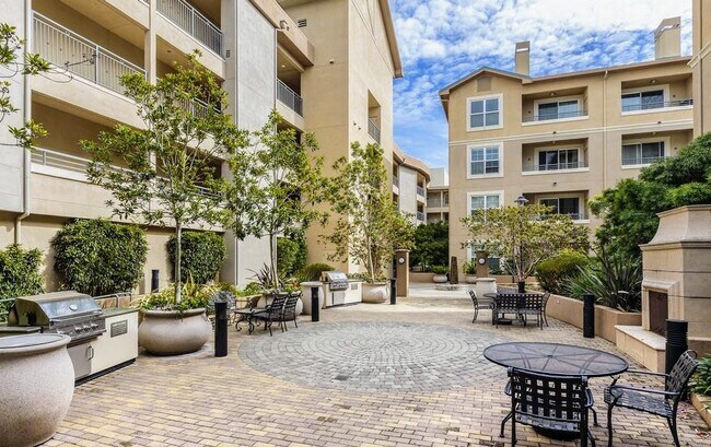 Building Photo - 1388 Broadway