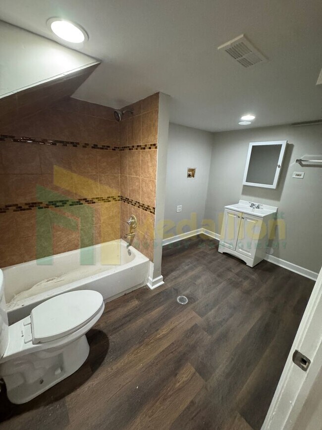 Building Photo - 9648 S Yale Ave