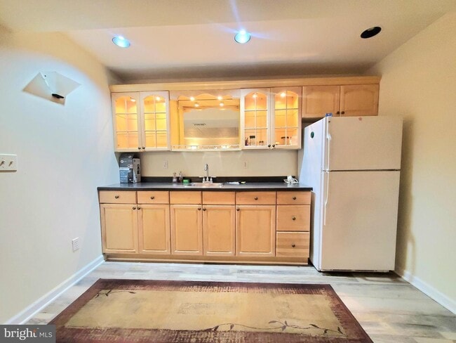 Building Photo - 20960 Capilano Ct