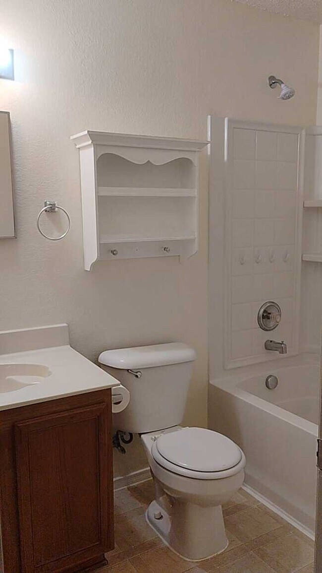 Building Photo - 1721 Baxter Springs Dr