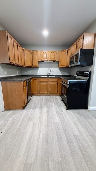 Building Photo - 554 Dubuque St