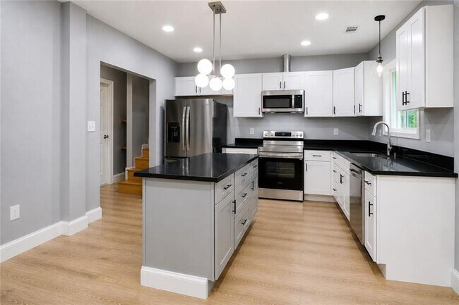 Building Photo - 2203 Wingate St SW