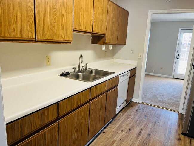 Building Photo - Welcome to Smyrna! Prime location, newly renovated, private fenced backyard, must see!