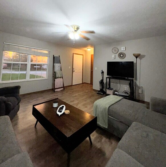 Building Photo - 1802-1804 N Laurel Hill Pl