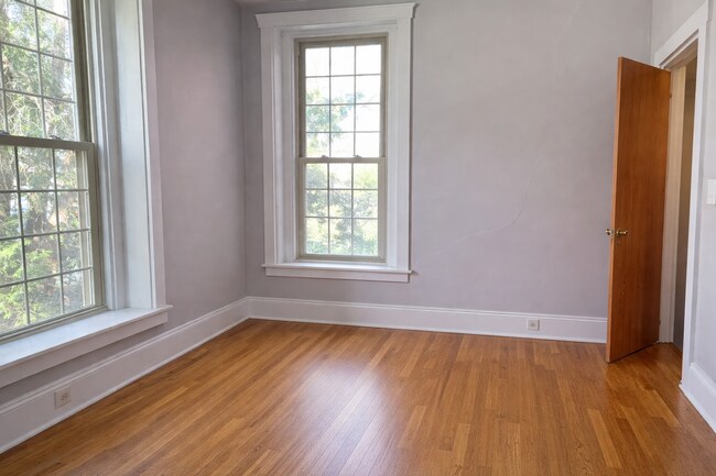 Building Photo - 301 S Broad St