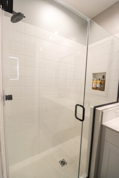 Building Photo - 2049 W Rosecrans Ave