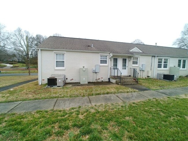 Building Photo - 609 E Willowbrook Dr