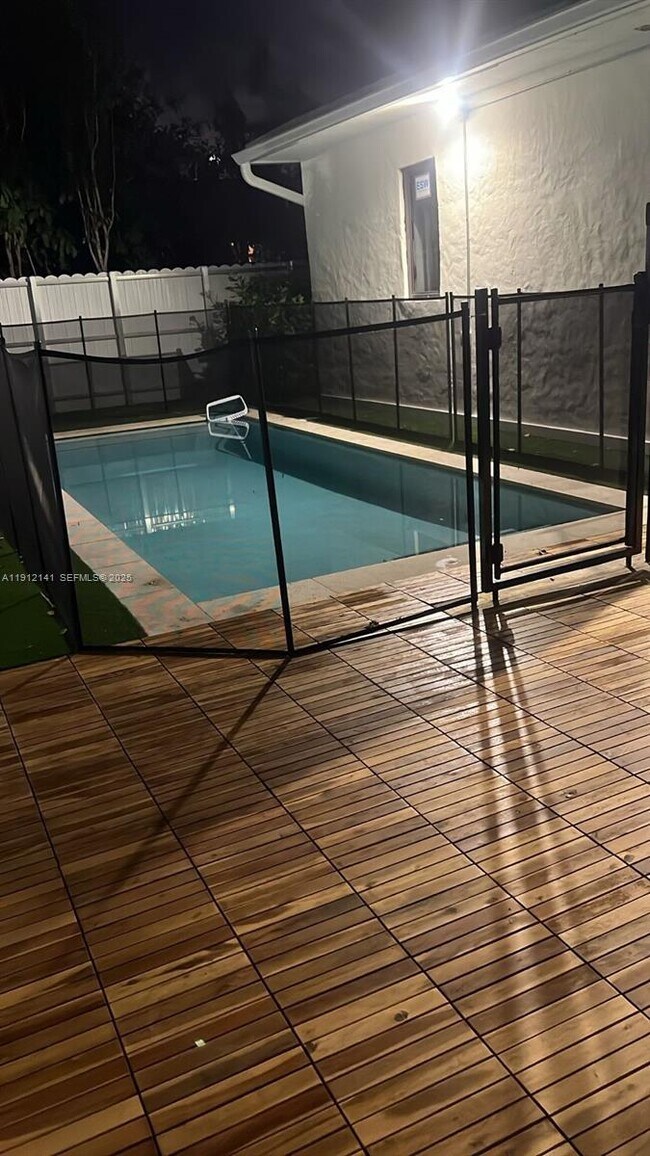 Building Photo - 6848 N Miami Ave