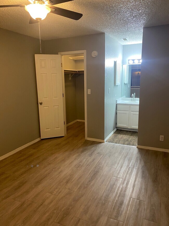 Building Photo - 1335 Ortiz Dr SE