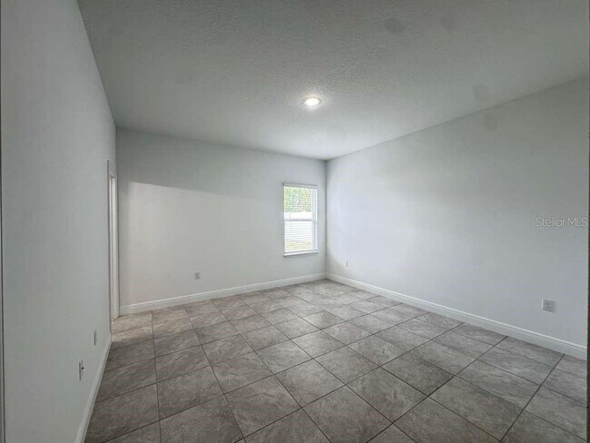 Building Photo - 6142 SW 154th Place Rd