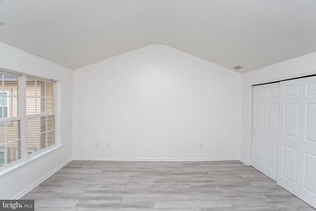 Building Photo - 1108 Julian Dr W