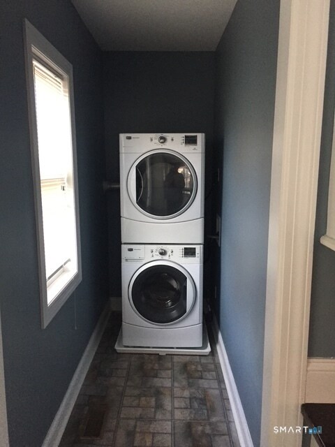 Building Photo - 161 Post Rd