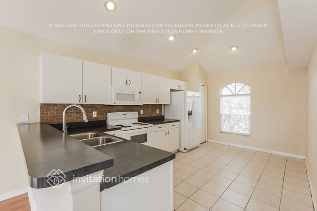 Building Photo - 4802 Woodmere Rd