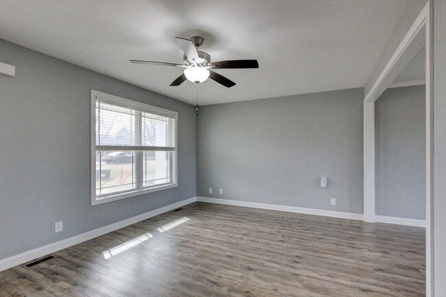 Building Photo - Show stopper.  Bonus room is a What?