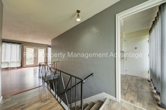 Building Photo - Beautiful Mid-Century 3 Bedroom Steps from Detroit Golf Club!