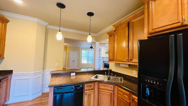 Building Photo - 3305 Beaumont Centre Cir