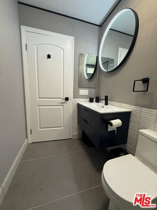 Building Photo - 1043 Thompson Ave