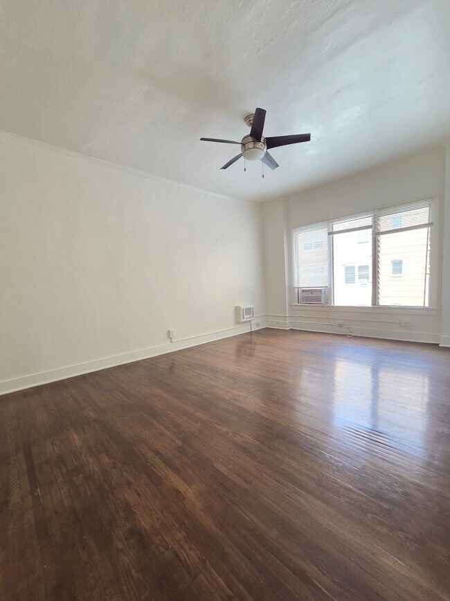 Building Photo - 1825 Ivar Ave