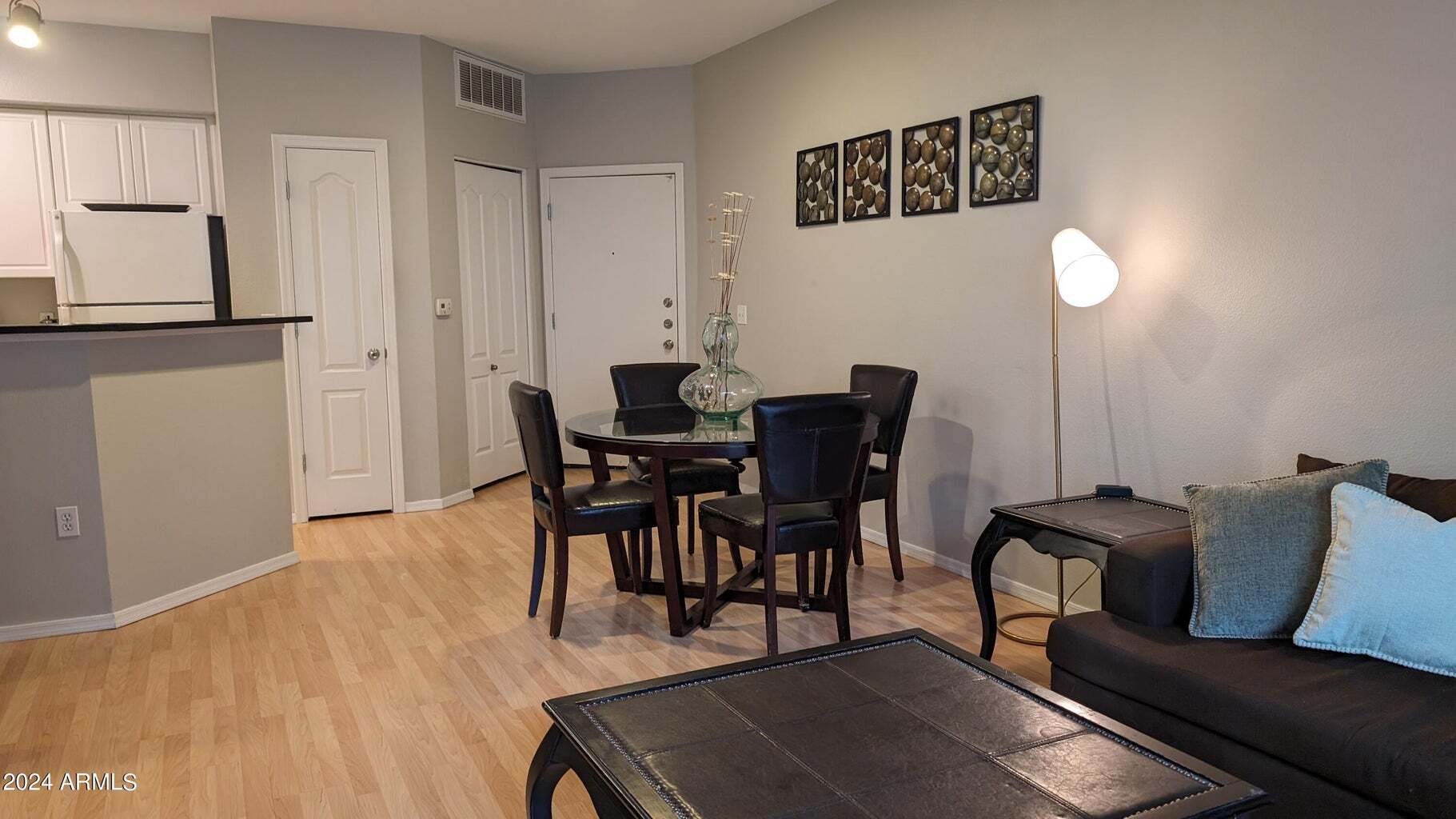 dining area - 1701 E Colter St