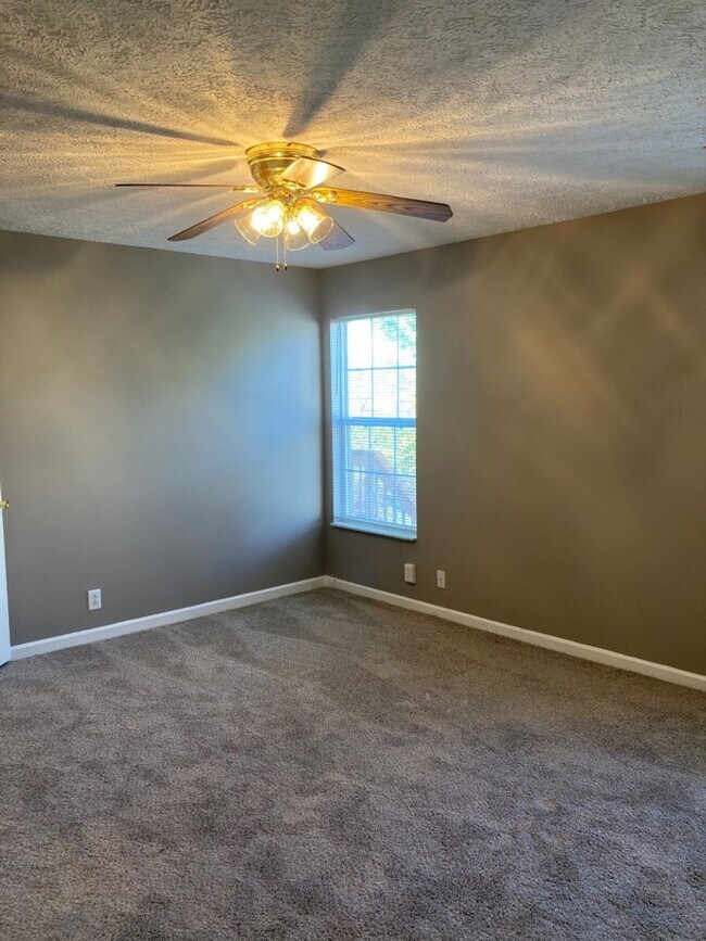 Building Photo - 3616 Longhaven Crossing