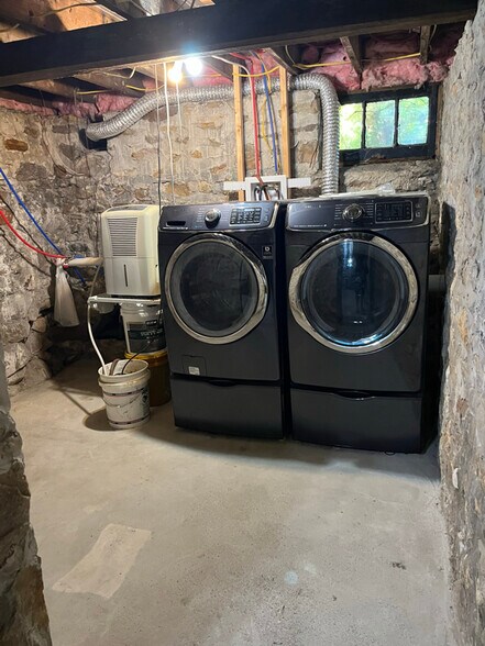 Building Photo - 1087 N Hoosac Rd