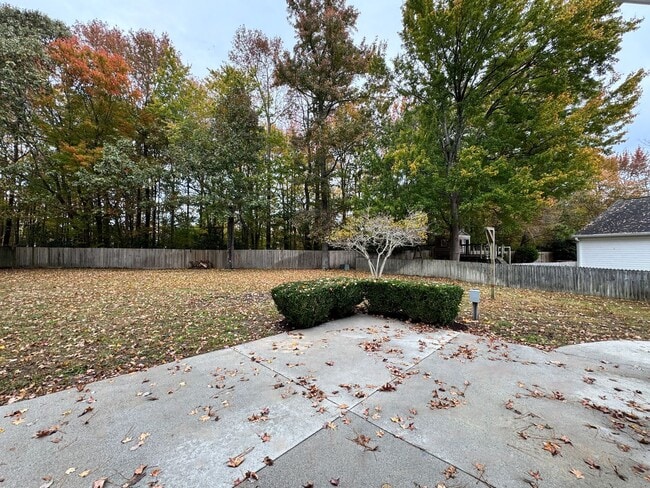 Building Photo - Ready NOW! A 4/2.5 in Glenwood! A Pet Friendly Home w/a HUGE Fenced Yard, Attached Garage!