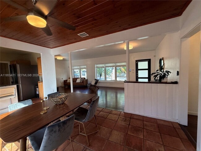 Building Photo - 2728 Kirk St