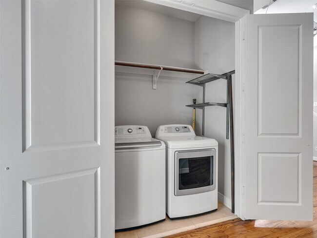 Building Photo - 3802 Center St