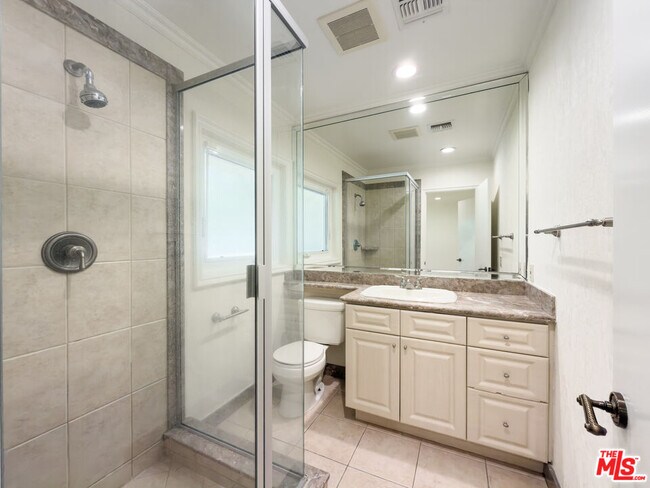 Building Photo - 1094 Garden Ln