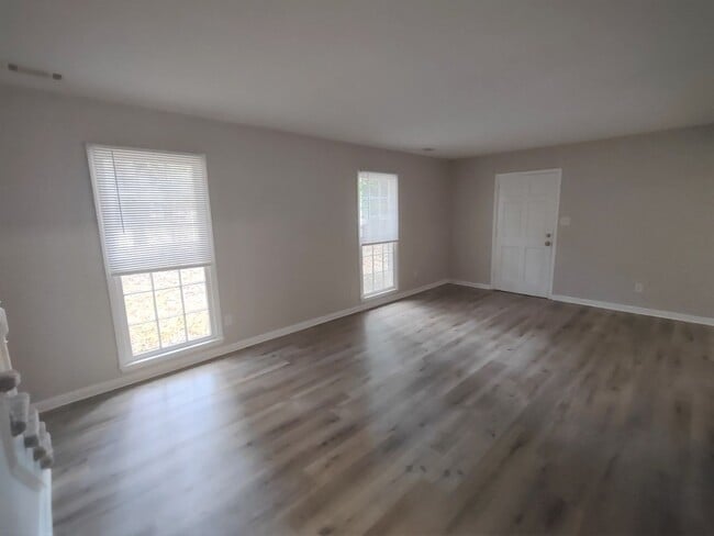 Building Photo - Pristine Duplex Home Located in the Lincol...