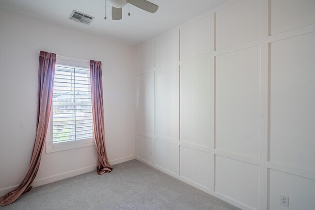 Building Photo - 3850 E Crittenden Ln