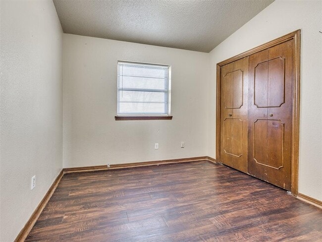 Building Photo - 837 Briarlane Rd
