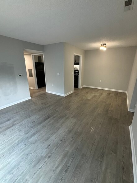 Building Photo - 1100 Crescent Dr