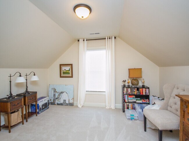 Building Photo - Lake Forest Subdivision. Enjoy all the amenities!